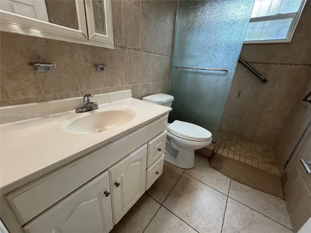 2524 SW 6th St Miami, FL 33135