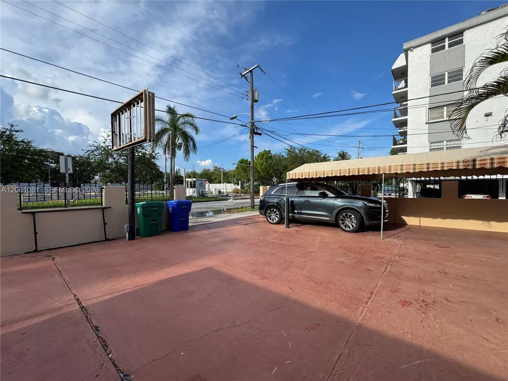 2524 SW 6th St Miami, FL 33135