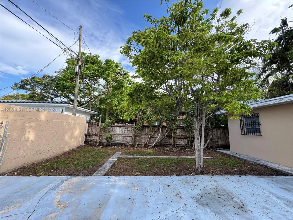 2524 SW 6th St Miami, FL 33135