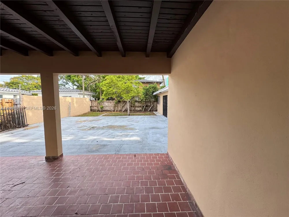 2524 SW 6th St Miami, FL 33135
