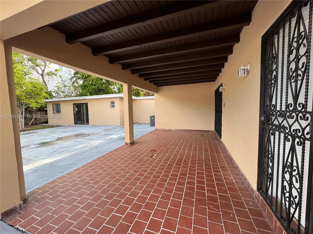2524 SW 6th St Miami, FL 33135