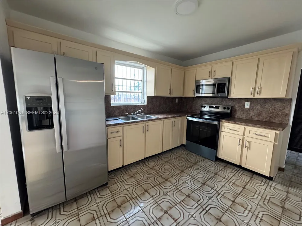 2524 SW 6th St Miami, FL 33135