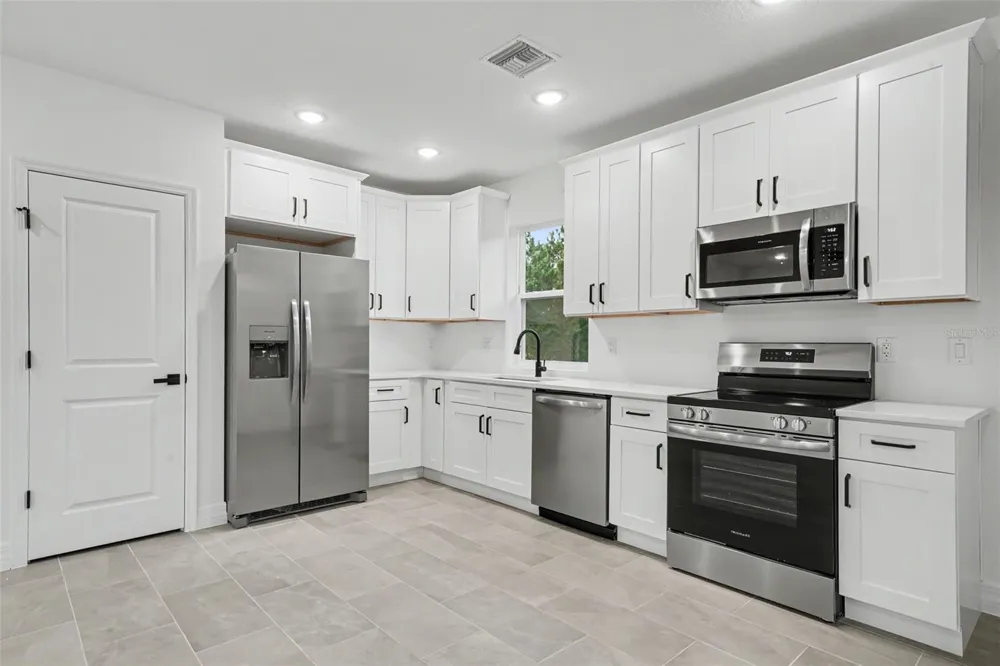 2922 W PERRY ROAD Avon Park, FL 33825