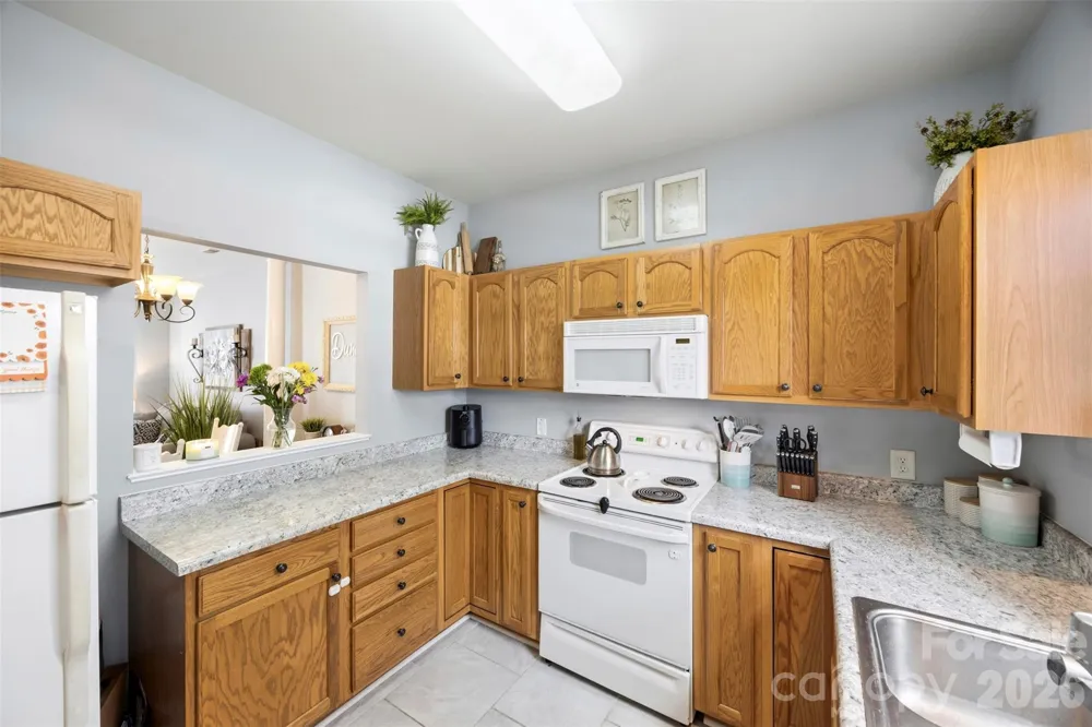 927 Claybrook Circle Gastonia, NC 28054