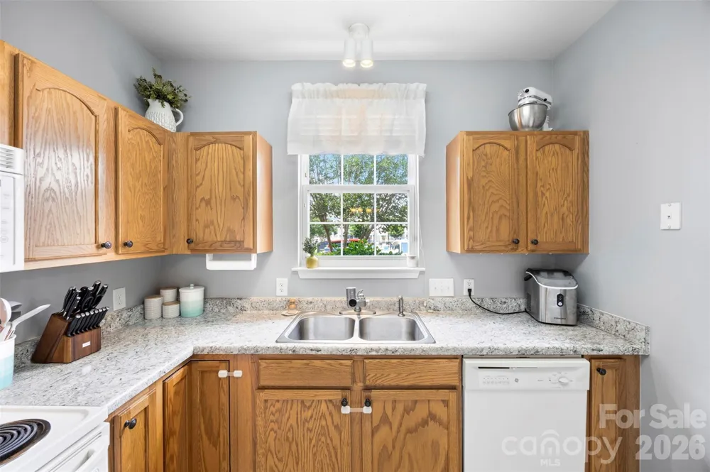 927 Claybrook Circle Gastonia, NC 28054