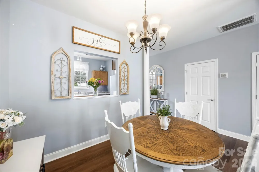 927 Claybrook Circle Gastonia, NC 28054