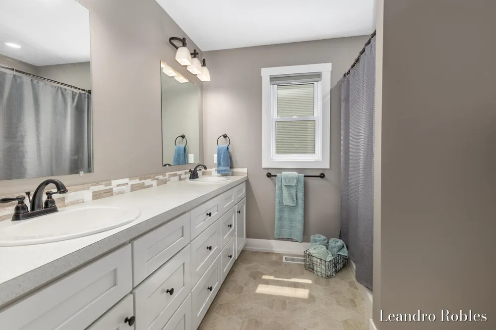 6587 Alward Drive Hudsonville, MI 49426