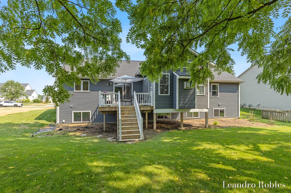 6587 Alward Drive Hudsonville, MI 49426