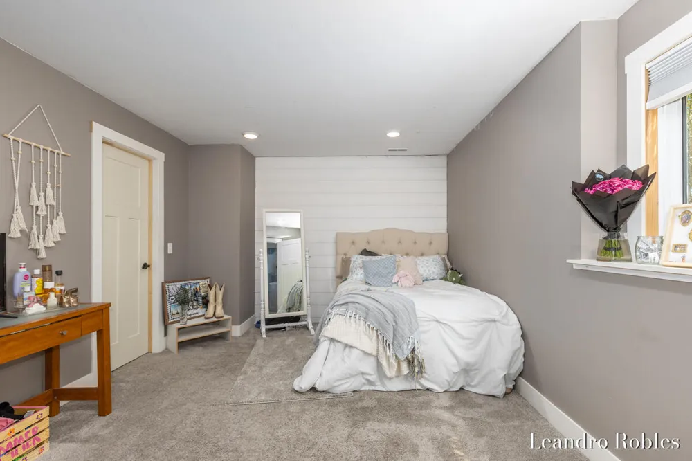 6587 Alward Drive Hudsonville, MI 49426