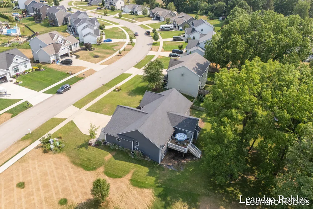 6587 Alward Drive Hudsonville, MI 49426