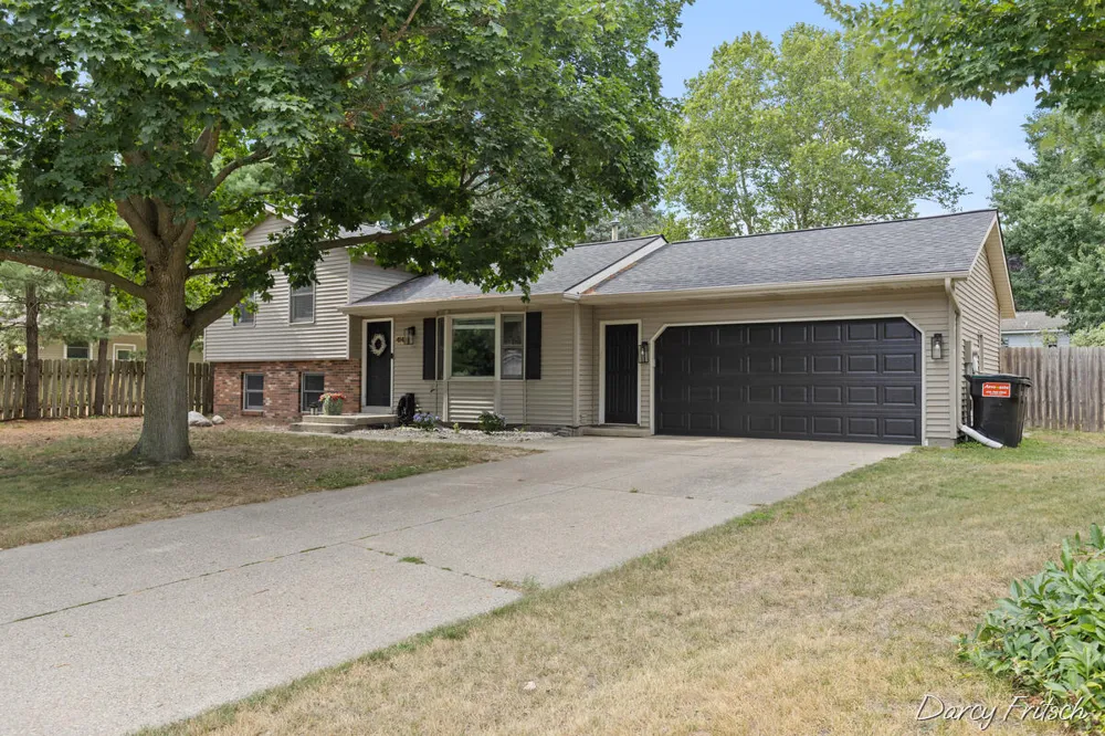 4143 Dennis Court Hudsonville, MI 49426