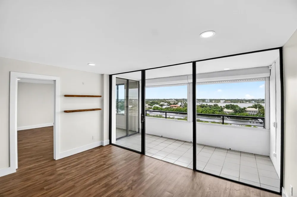 3589 S OCEAN BOULEVARD #909 South Palm Beach, FL 33480
