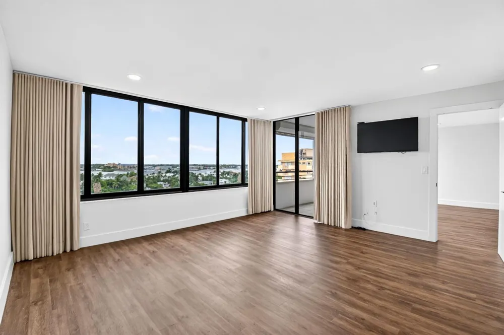 3589 S OCEAN BOULEVARD #909 South Palm Beach, FL 33480