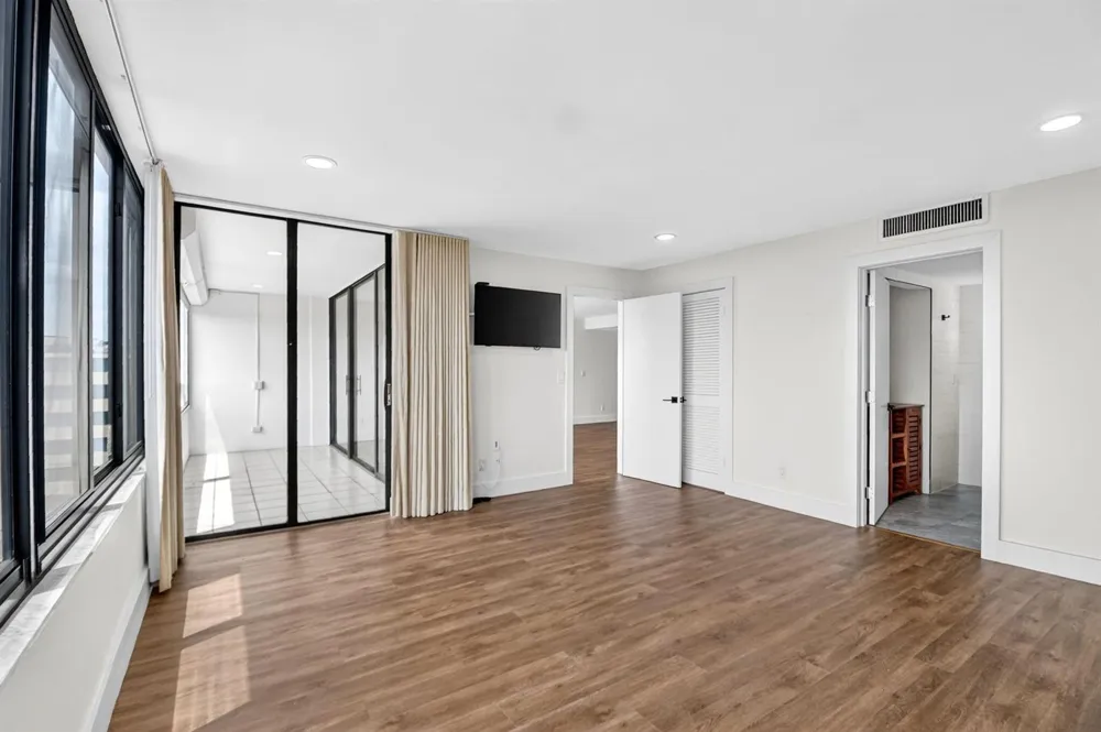 3589 S OCEAN BOULEVARD #909 South Palm Beach, FL 33480