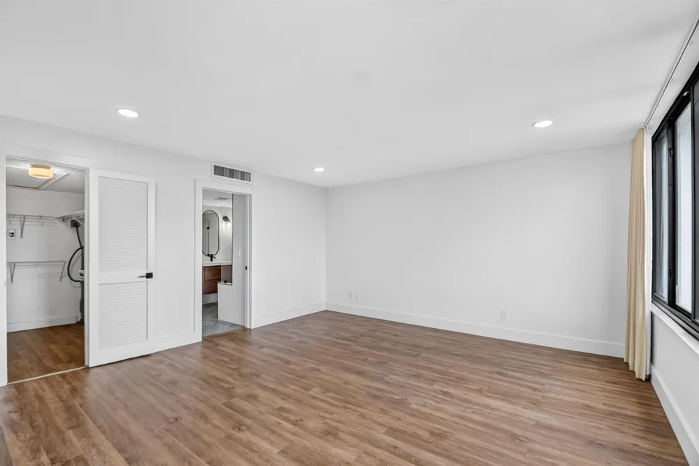 3589 S OCEAN BOULEVARD #909 South Palm Beach, FL 33480