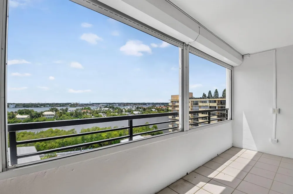 3589 S OCEAN BOULEVARD #909 South Palm Beach, FL 33480