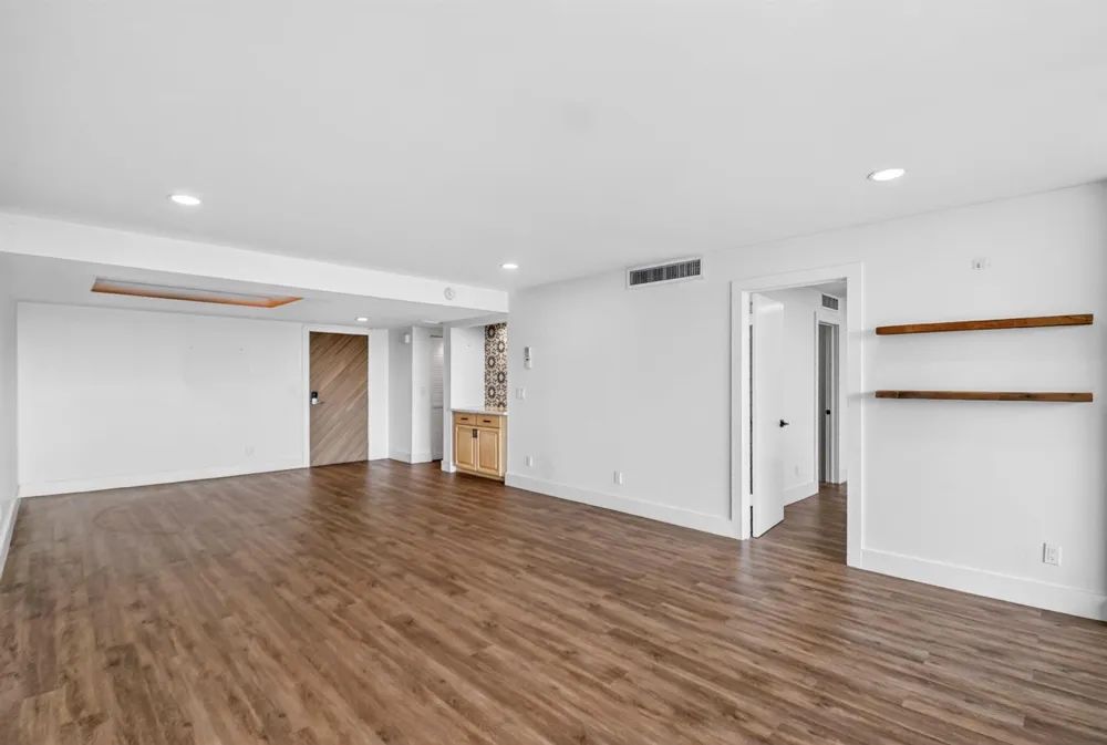 3589 S OCEAN BOULEVARD #909 South Palm Beach, FL 33480
