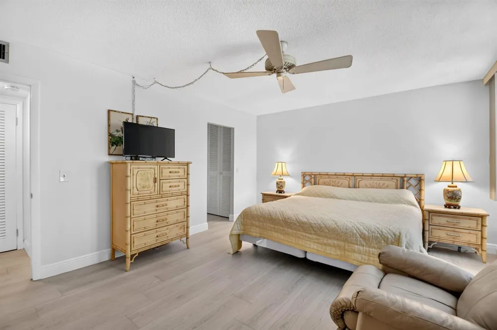 125 S OCEAN AVENUE #211 Palm Beach Shores, FL 33404