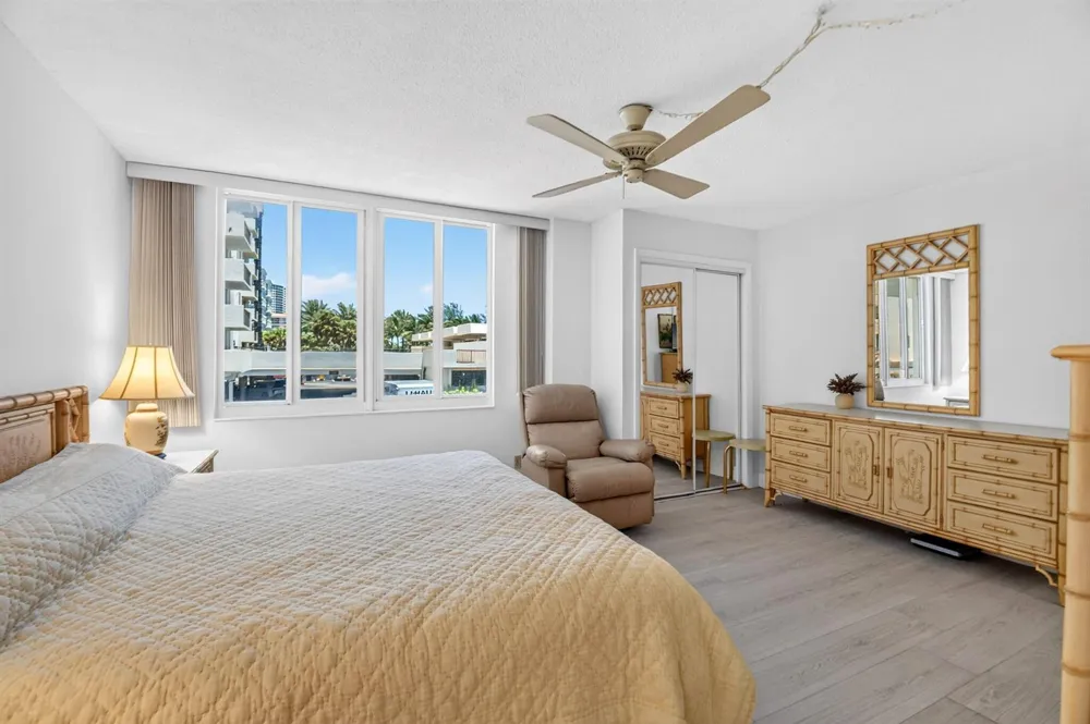 125 S OCEAN AVENUE #211 Palm Beach Shores, FL 33404