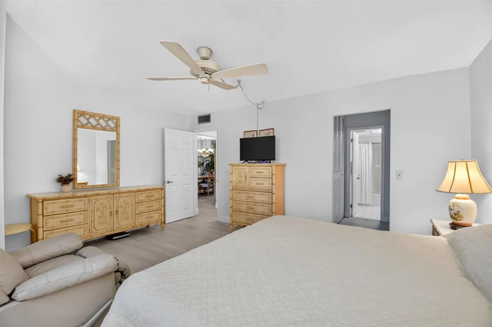 125 S OCEAN AVENUE #211 Palm Beach Shores, FL 33404