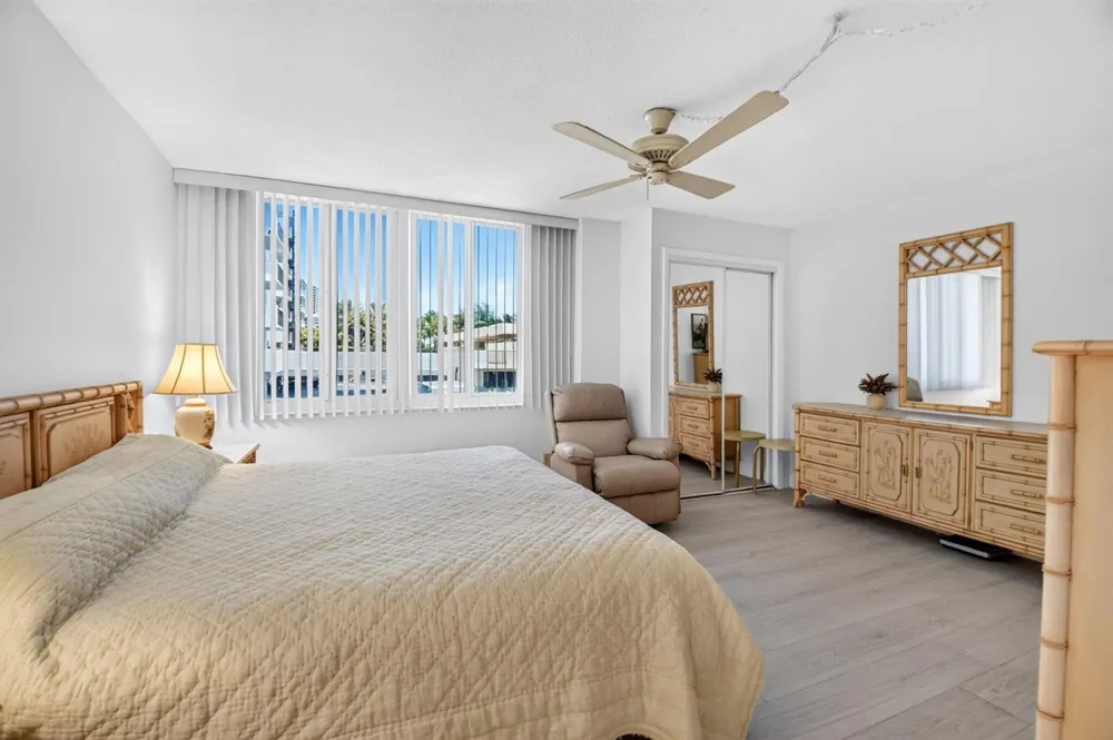 125 S OCEAN AVENUE #211 Palm Beach Shores, FL 33404