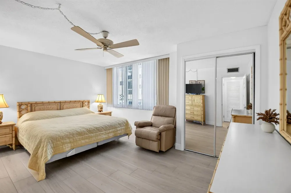 125 S OCEAN AVENUE #211 Palm Beach Shores, FL 33404
