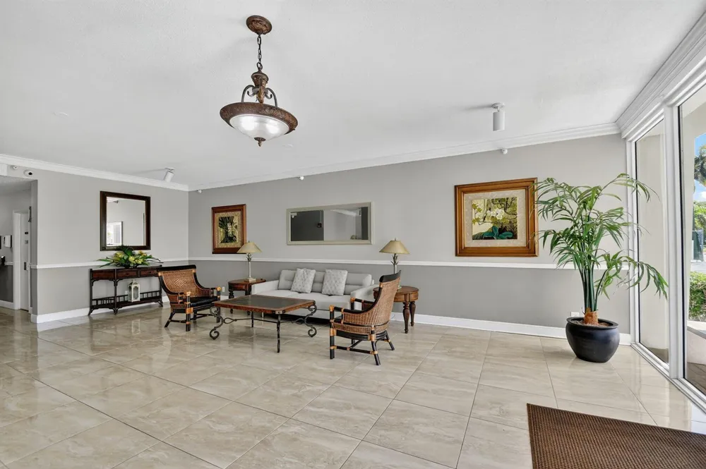 125 S OCEAN AVENUE #211 Palm Beach Shores, FL 33404