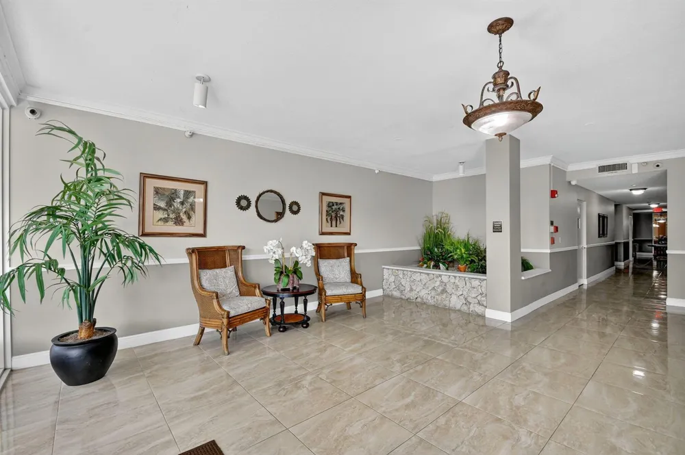 125 S OCEAN AVENUE #211 Palm Beach Shores, FL 33404