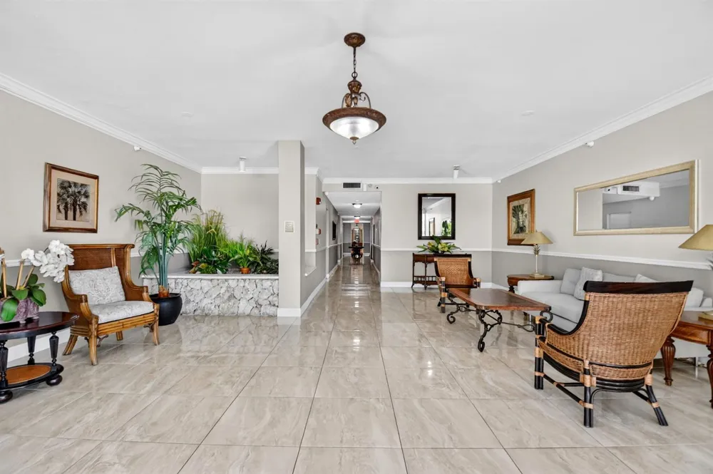 125 S OCEAN AVENUE #211 Palm Beach Shores, FL 33404