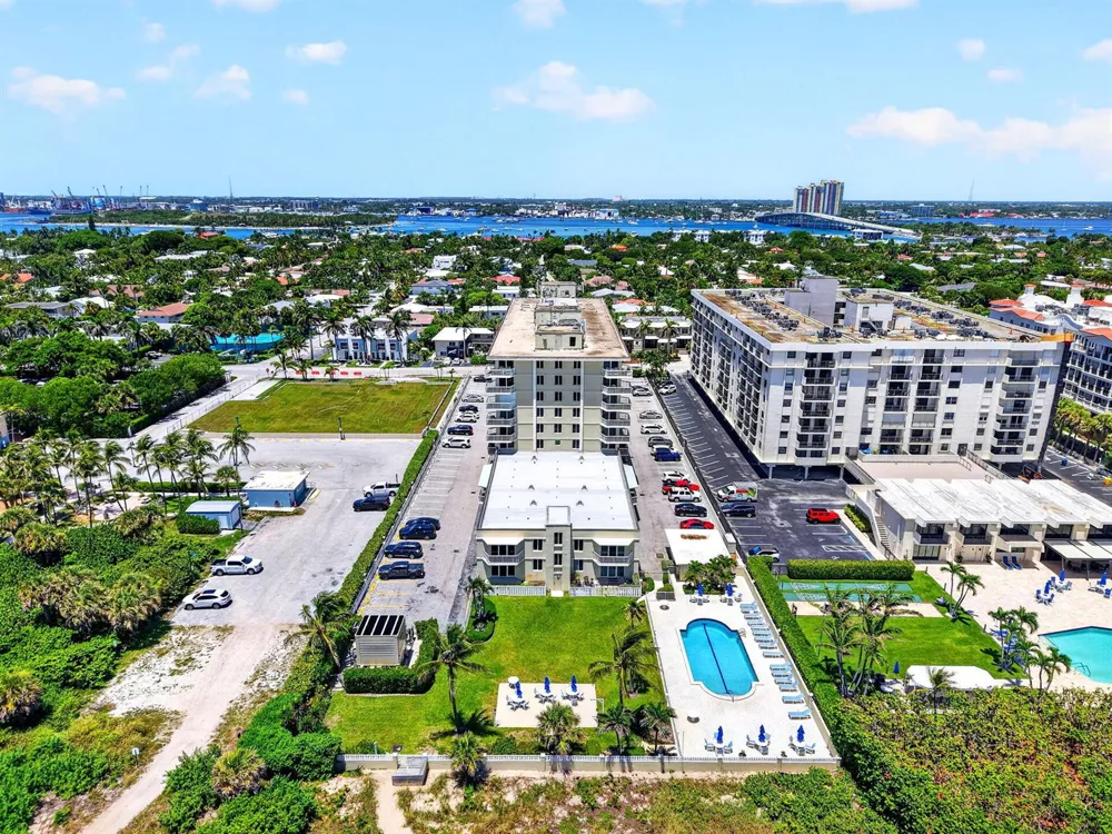 125 S OCEAN AVENUE #211 Palm Beach Shores, FL 33404