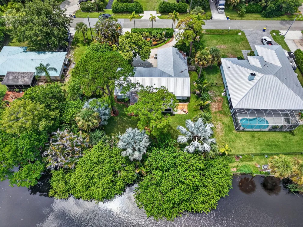 8797 SE SHARON STREET Hobe Sound, FL 33455