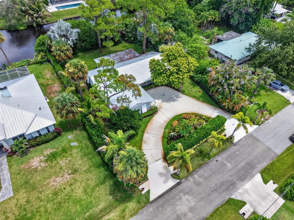8797 SE SHARON STREET Hobe Sound, FL 33455