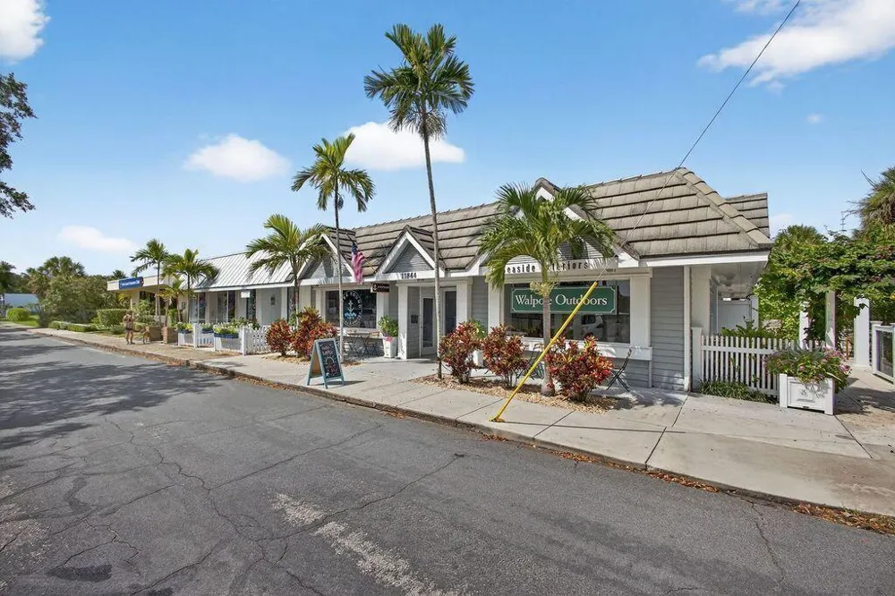 8797 SE SHARON STREET Hobe Sound, FL 33455