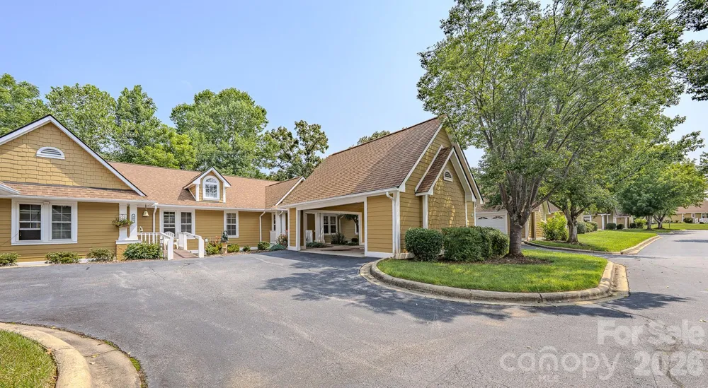 902 Woodlea Court Asheville, NC 28806