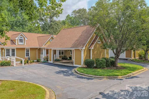 902 Woodlea Court
