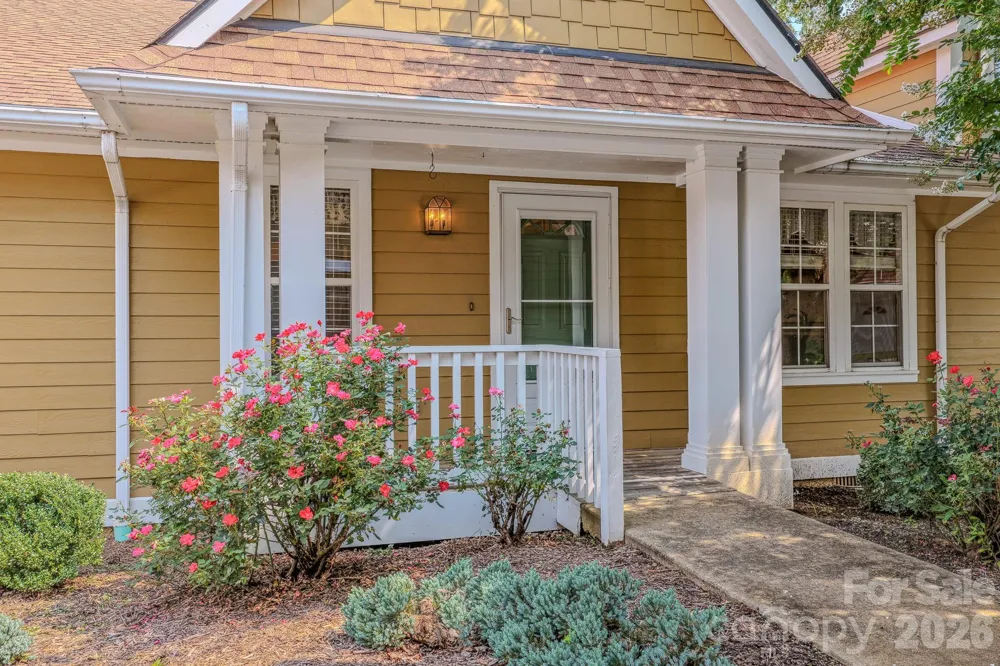 902 Woodlea Court Asheville, NC 28806