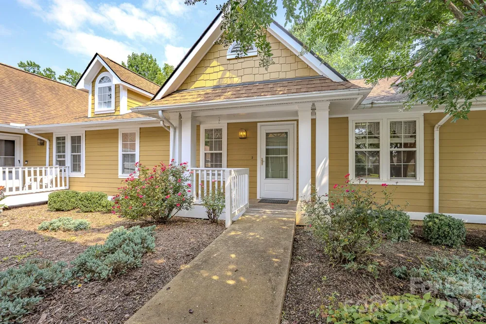 902 Woodlea Court Asheville, NC 28806