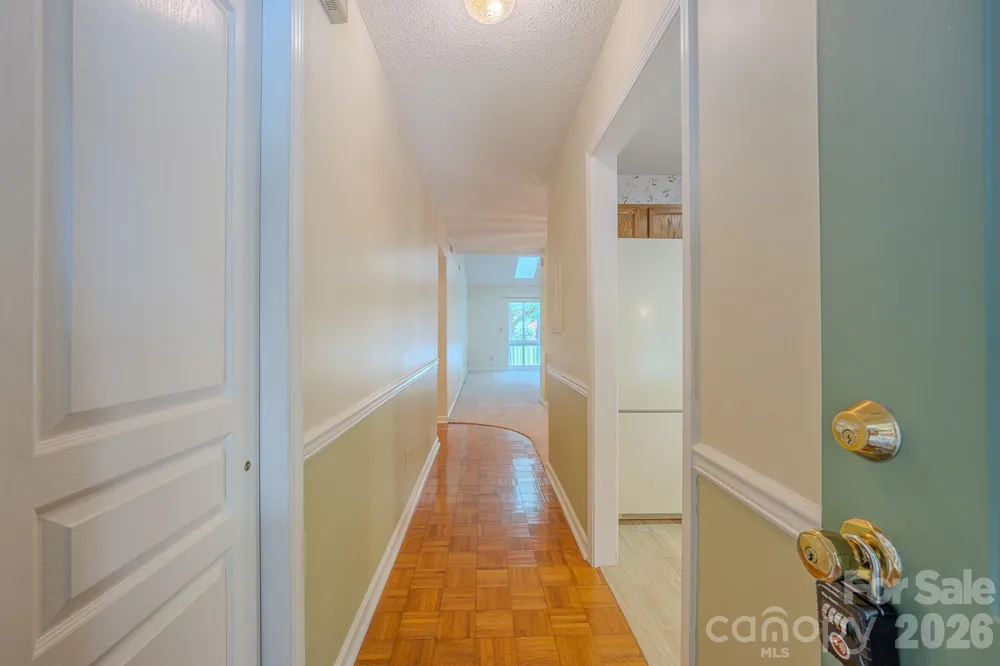 902 Woodlea Court Asheville, NC 28806