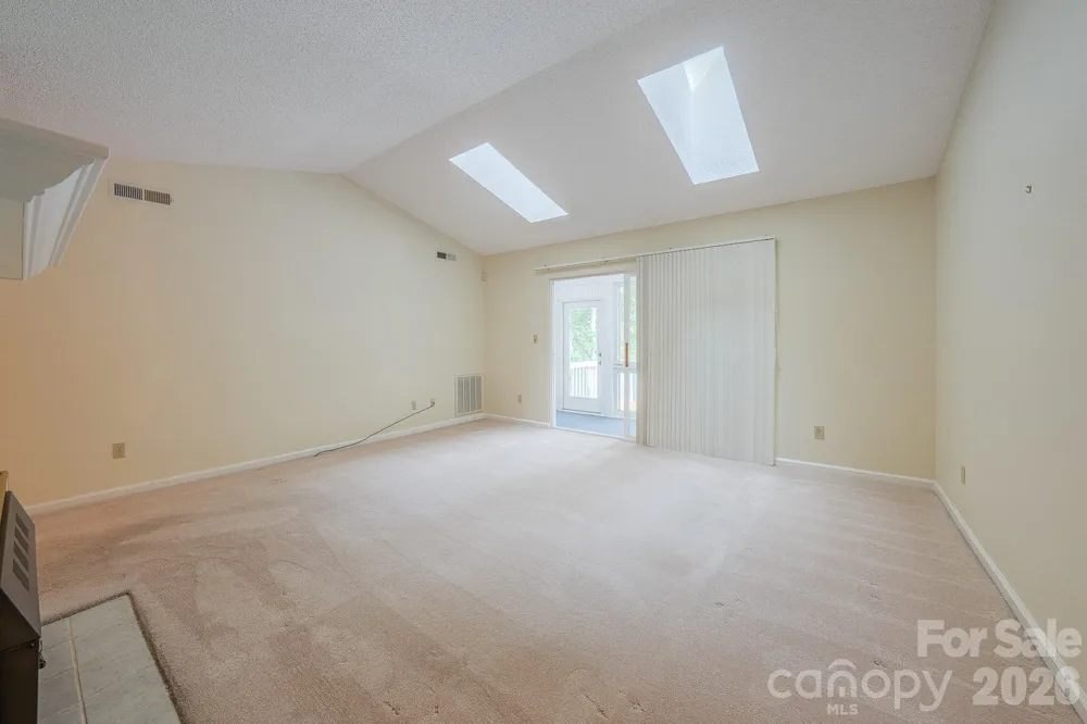 902 Woodlea Court Asheville, NC 28806