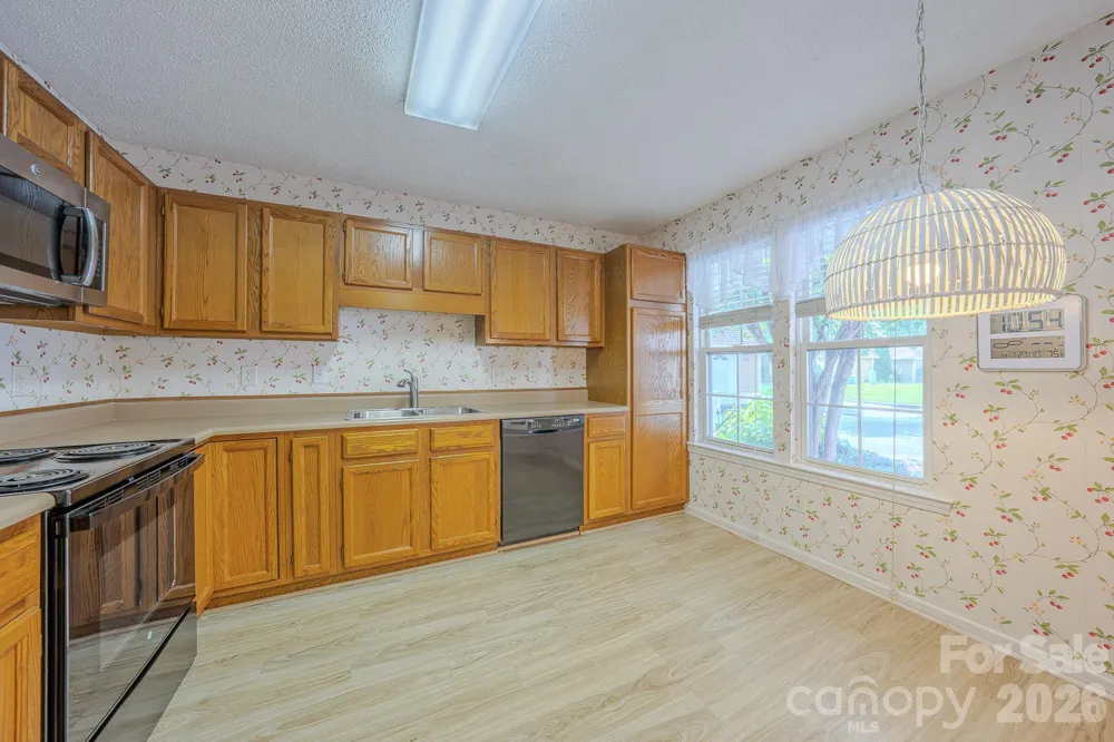 902 Woodlea Court Asheville, NC 28806