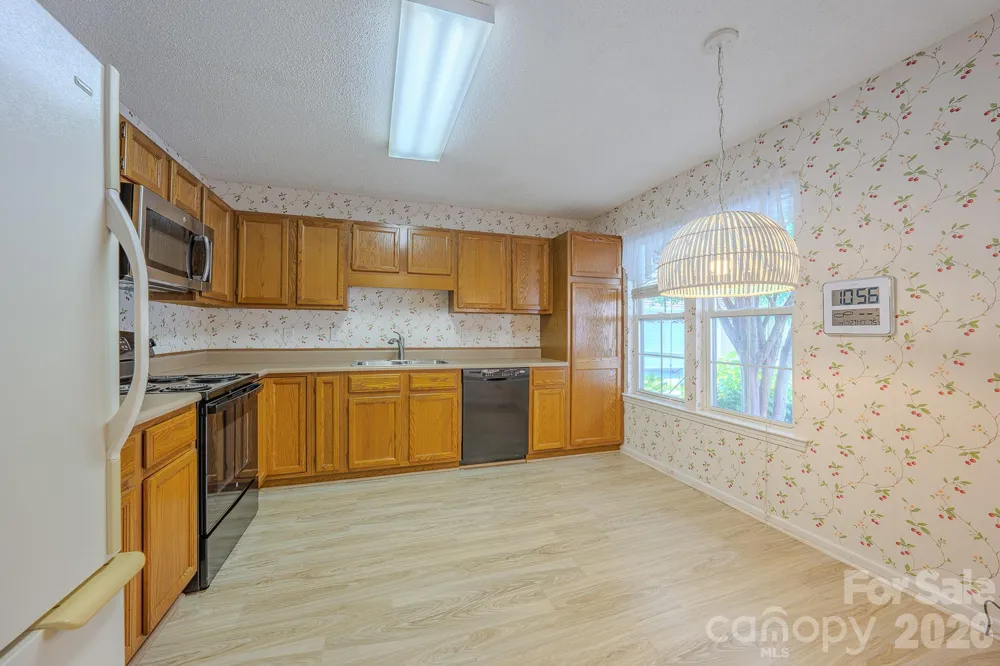 902 Woodlea Court Asheville, NC 28806