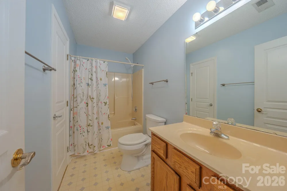 902 Woodlea Court Asheville, NC 28806