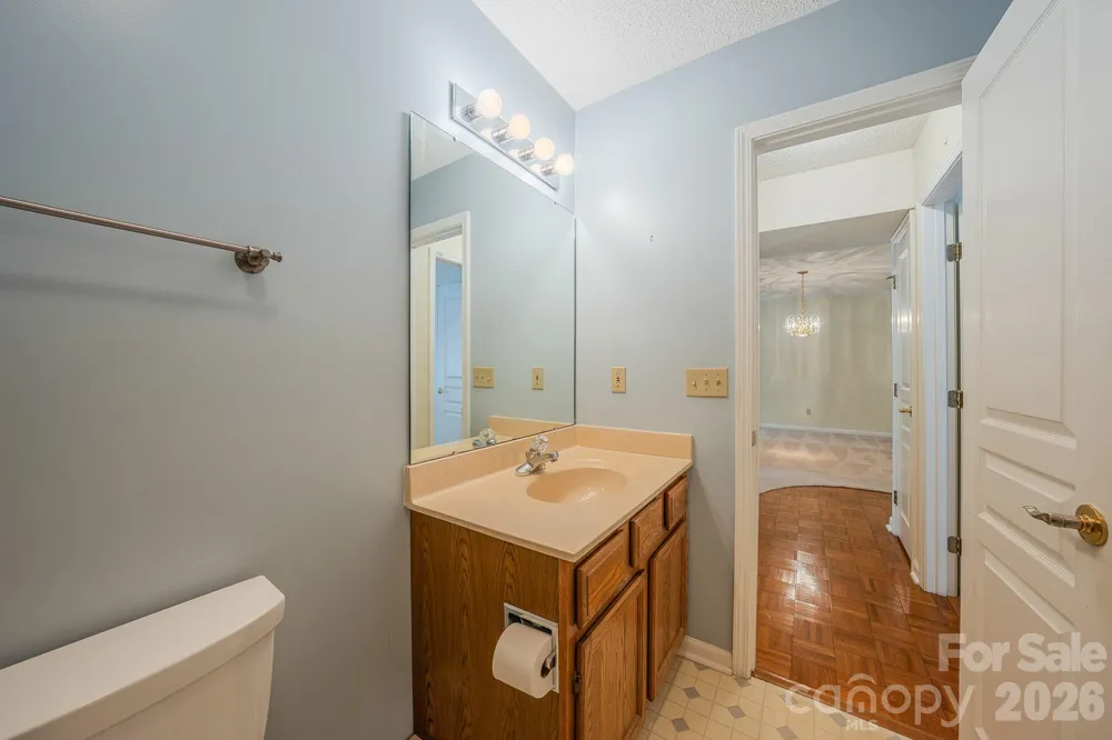 902 Woodlea Court Asheville, NC 28806