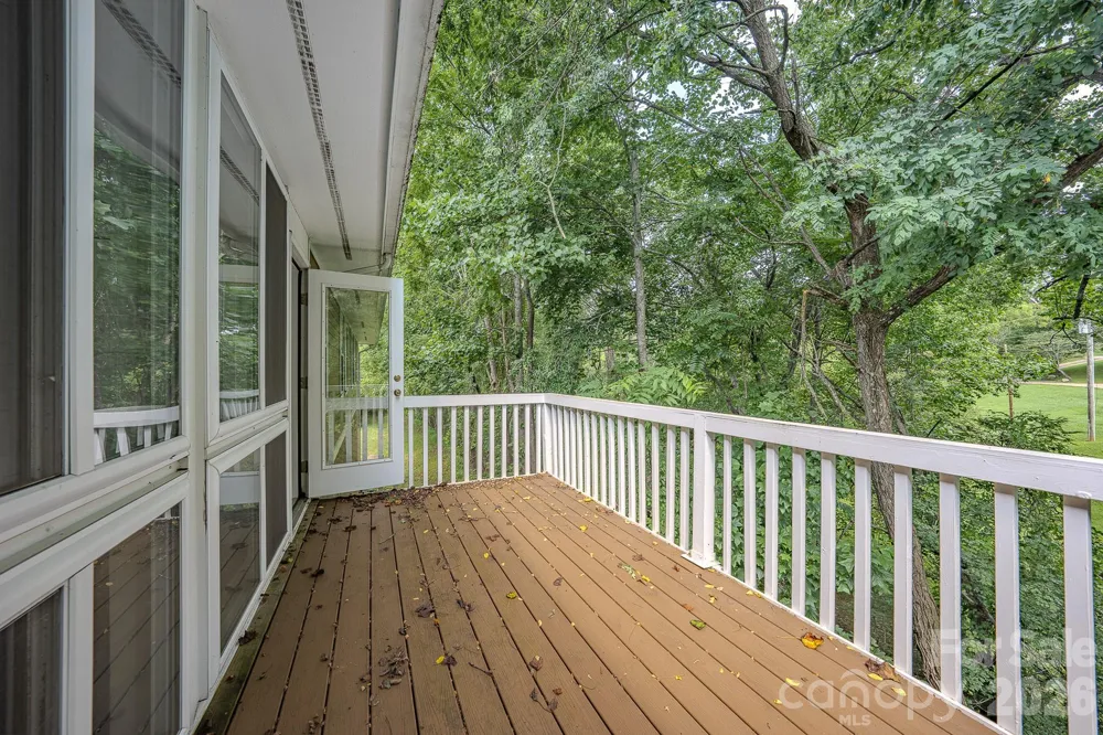 902 Woodlea Court Asheville, NC 28806