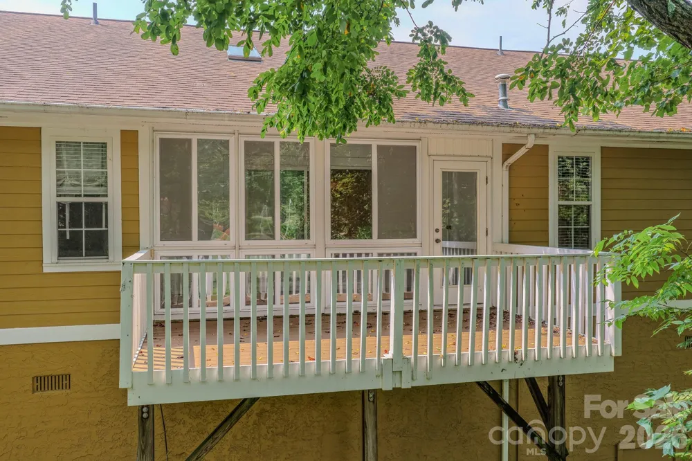 902 Woodlea Court Asheville, NC 28806