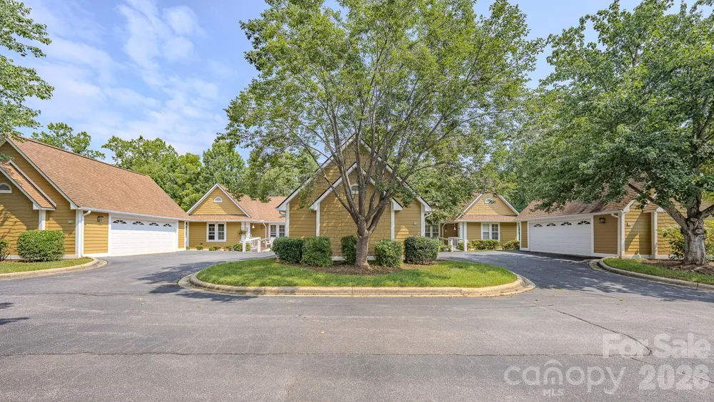 902 Woodlea Court Asheville, NC 28806