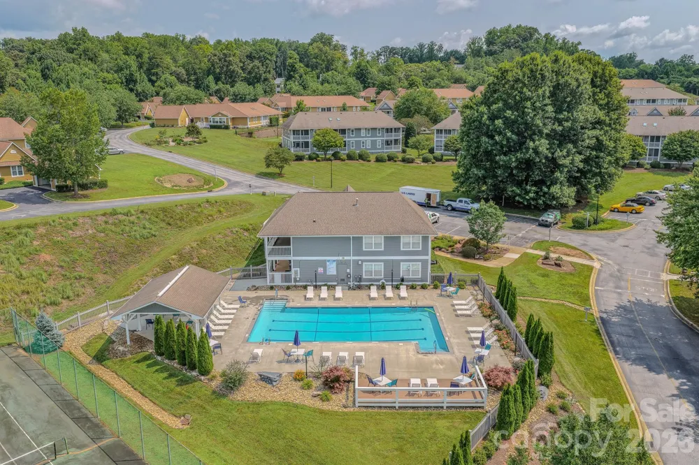 902 Woodlea Court Asheville, NC 28806