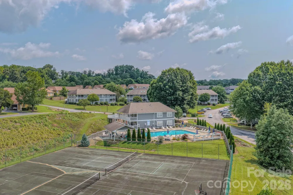 902 Woodlea Court Asheville, NC 28806