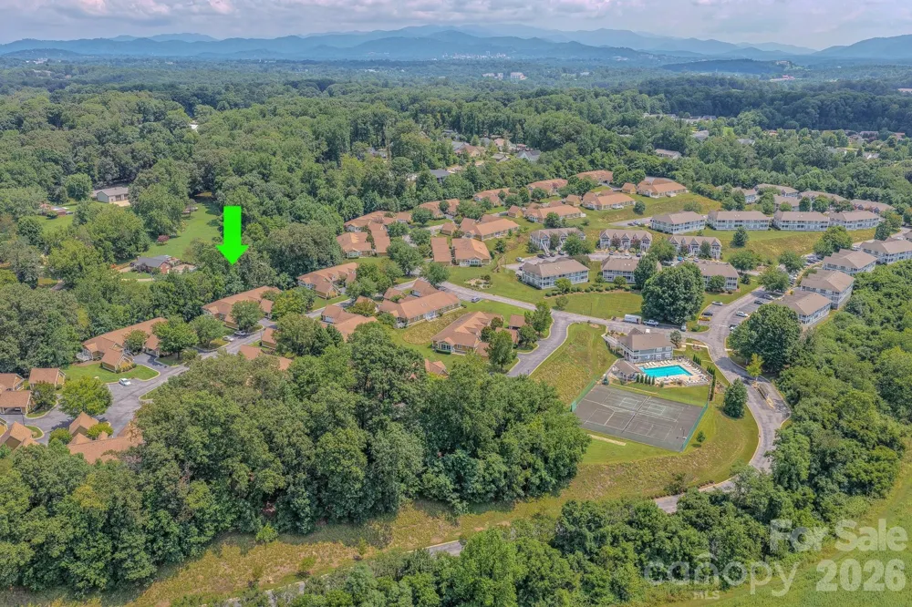 902 Woodlea Court Asheville, NC 28806