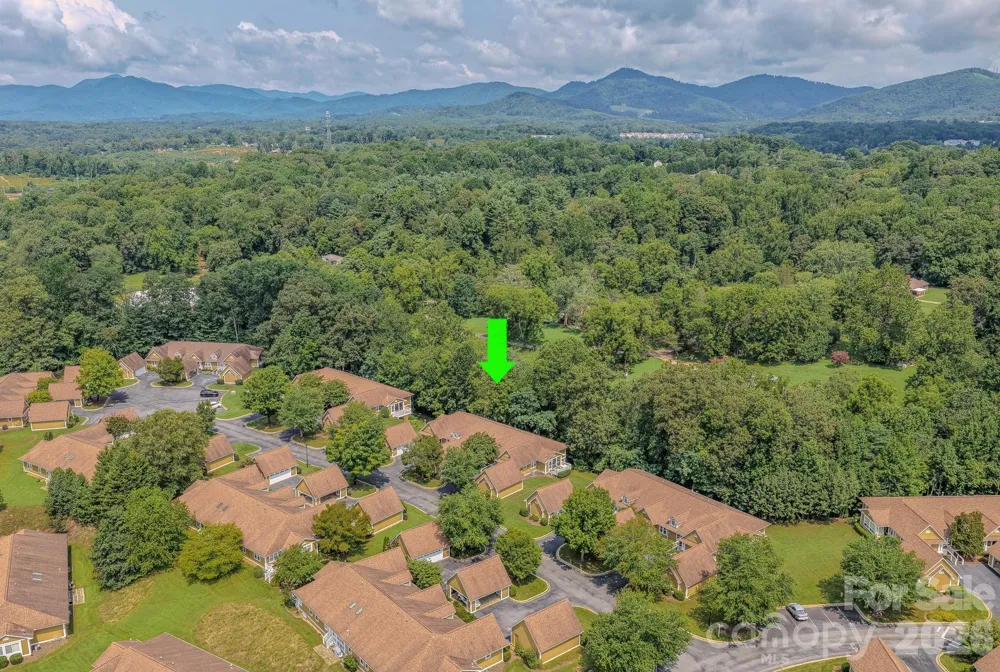 902 Woodlea Court Asheville, NC 28806